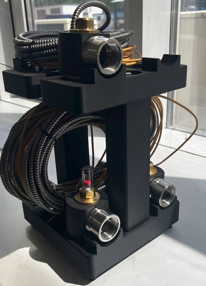 Готовая к испытаниям оснастка с установленными датчиками