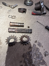 Требуется изготовить 2 звездочки под цепь и нужно выточить 2 вала