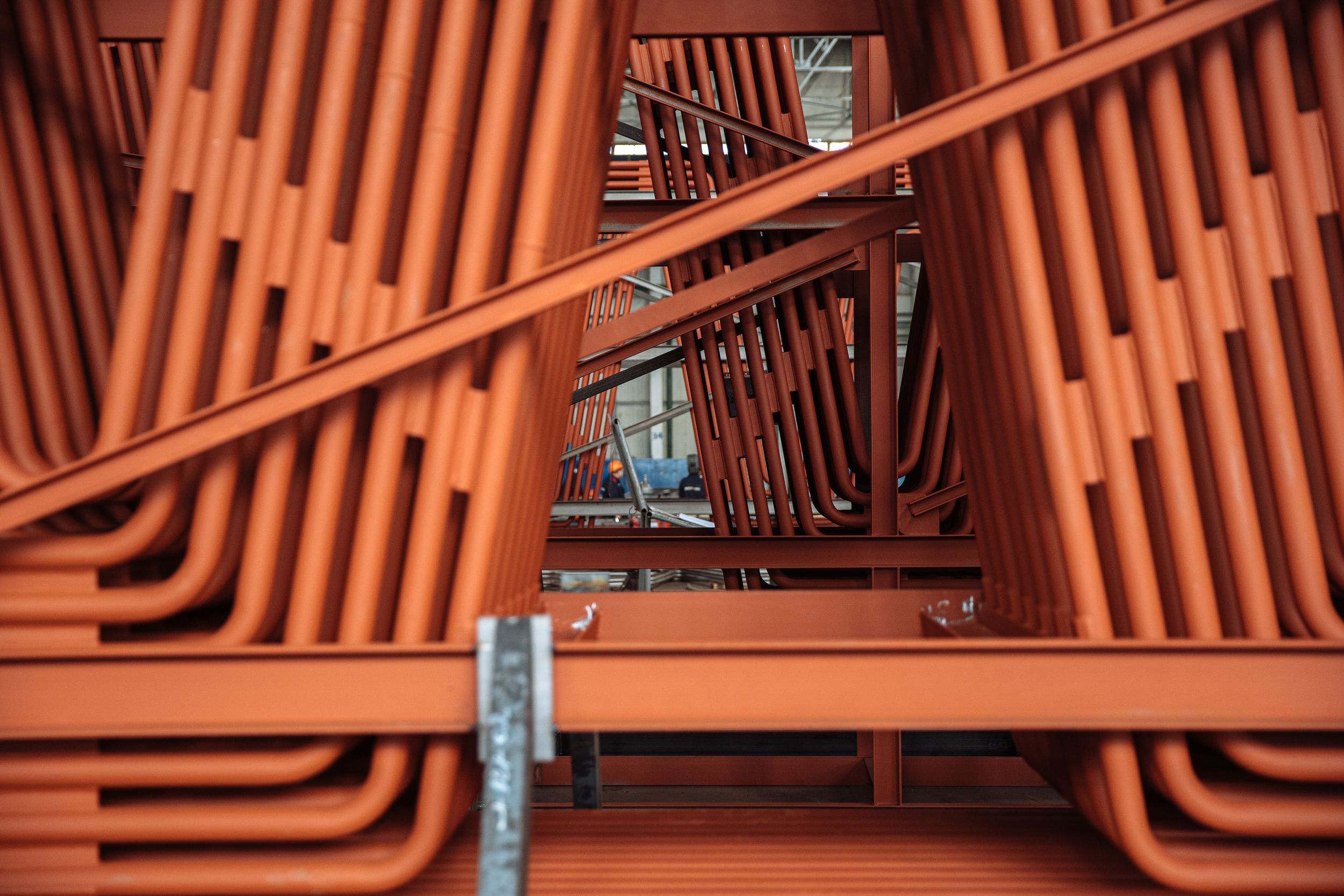 Полноразмерная обложка поста на тему: Гибка металла: от классических методов к цифровому производству