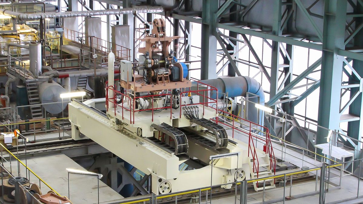 Полноразмерная обложка поста на тему: Как выжить малому цеху, если крупные предприятия переманивают лучшие заказы и кадры