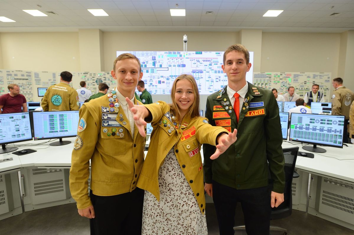 Квадратная обложка поста на тему: Один негативный отзыв о компании перечеркивает 20 лет безупречной работы