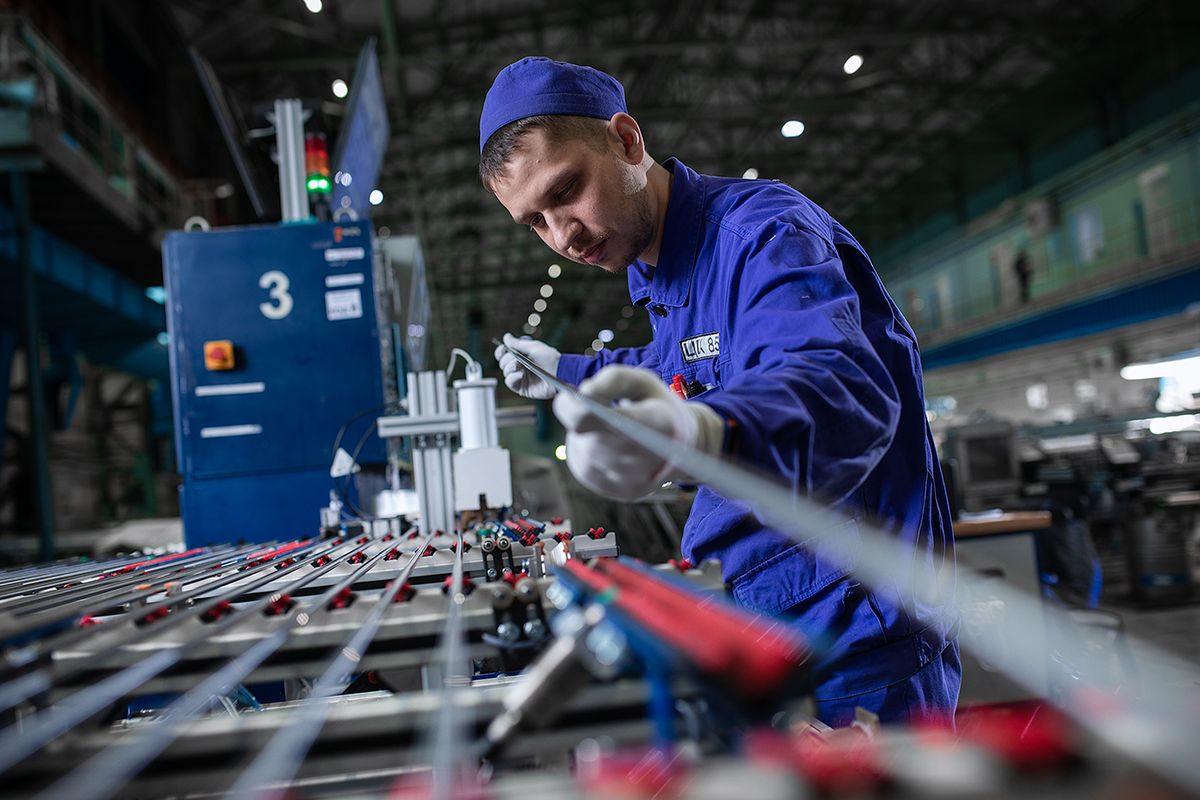 Полноразмерная обложка поста на тему: По закону подлости: почему станки ломаются перед выходными